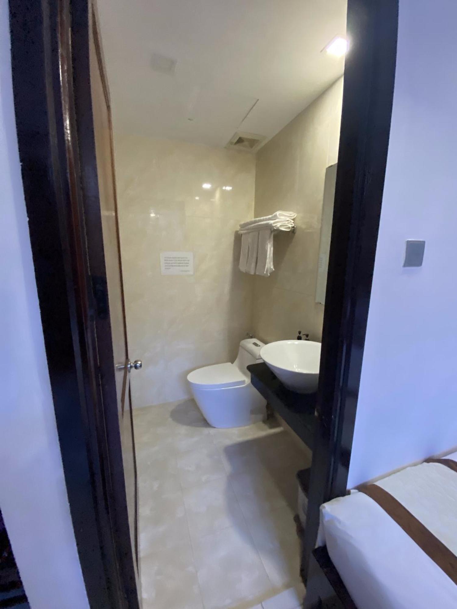 Kingdom Danang Hotel Esterno foto